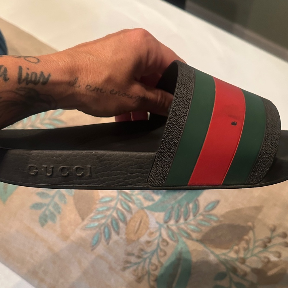Gucci Black, Red, and Green Sandals - Picture 3 of 6